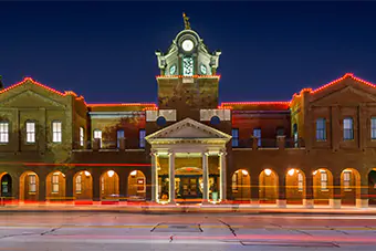 Permanent roofline lighting